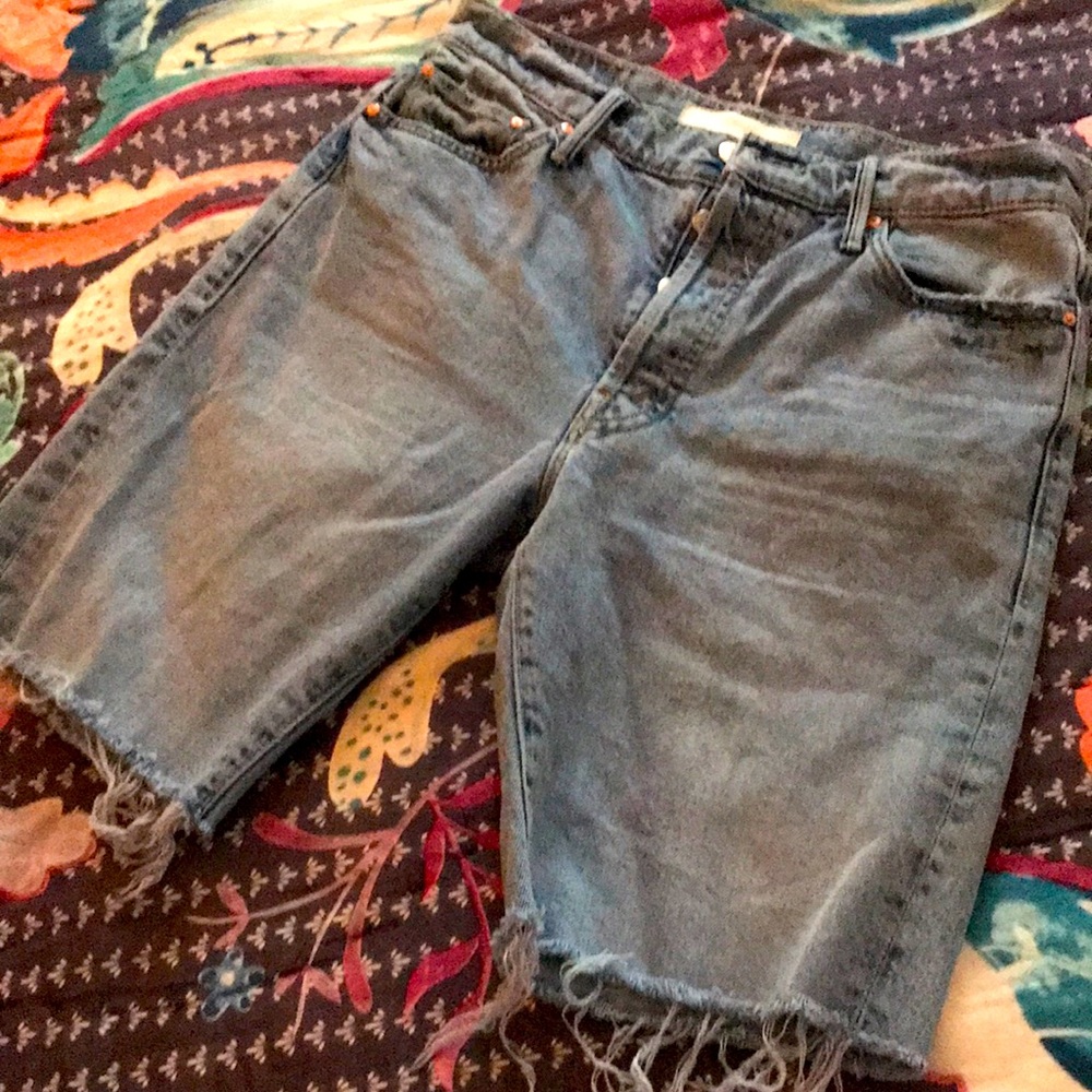 Distressed mother denim trickster fray jean shorts 26 💋